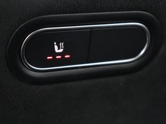 Mercedes-Benz A-KLASSE 250e AMG | Panoramadak | Stoelverwarming | Carplay | Leder/Alcantara | Camera | Sfeerverlichting | Navigatie | Park Assist | Climate control | Full LED | PHEV | Plug In