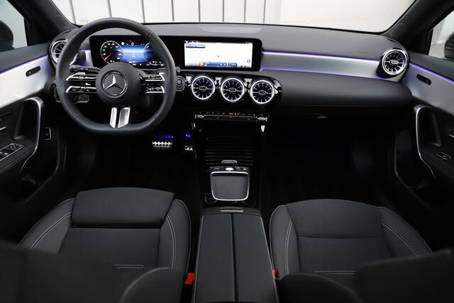 Mercedes-Benz A-KLASSE 250e AMG | Panoramadak | Sfeerverlichting | ACC | Stuurwielverw. | Standkachel | Widescreen | 2025.