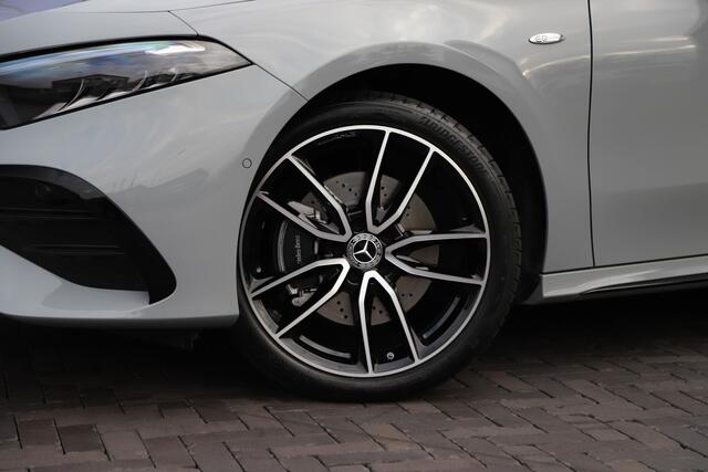 Mercedes-Benz A-KLASSE 250e AMG | Panoramadak | Sfeerverlichting | ACC | Stuurwielverw. | Standkachel | Widescreen | 2025.