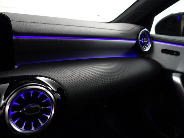 Mercedes-Benz A-KLASSE 250 e AMG Premium Plus Aut- Panoramadak, Sfeerverlichting, Carplay, Android Auto, Camera, Stoelverwarming