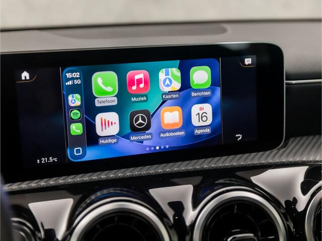 Mercedes-Benz A-KLASSE 160 Sport (APPLE CARPLAY, GROOT NAVI, CAMERA, LEDER, SPORTSTOELEN, PARKEERSENSOREN, LANE ASSIST, ZWART HEMEL, NIEUWSTAAT)