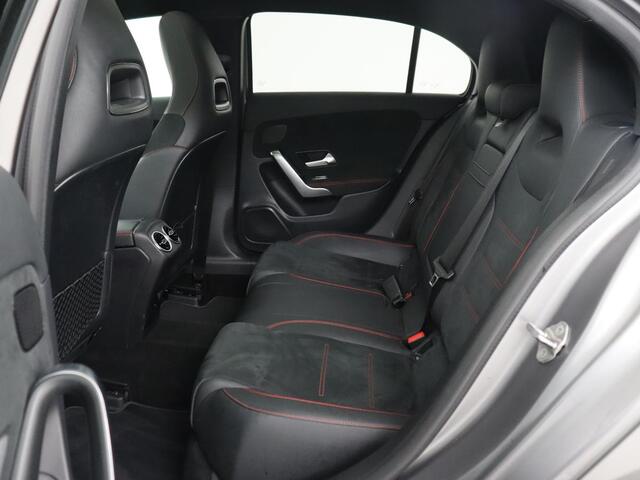 Mercedes-Benz A-KLASSE 250e AMG Limited | Panoramadak | Stoelverwarming | Matrix LED | Memory | Carplay | Keyless | Camera | Navigatie | Full LED | PHEV | Plug In