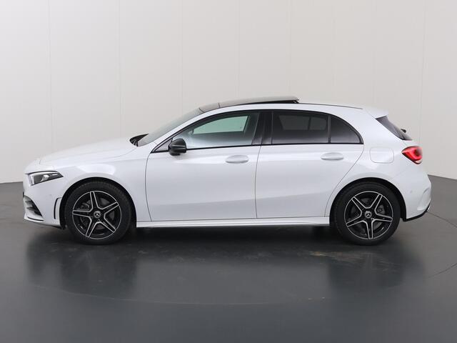 Mercedes-Benz A-KLASSE 250 e AMG Line | Night | Panoramadak | Widescreen | Stoelverwarming | Achteruitrijcamera | Sfeerverlichting |
