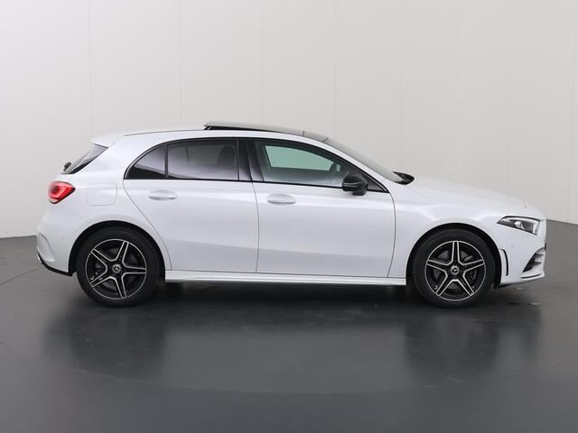 Mercedes-Benz A-KLASSE 250 e AMG Line | Night | Panoramadak | Widescreen | Stoelverwarming | Achteruitrijcamera | Sfeerverlichting |