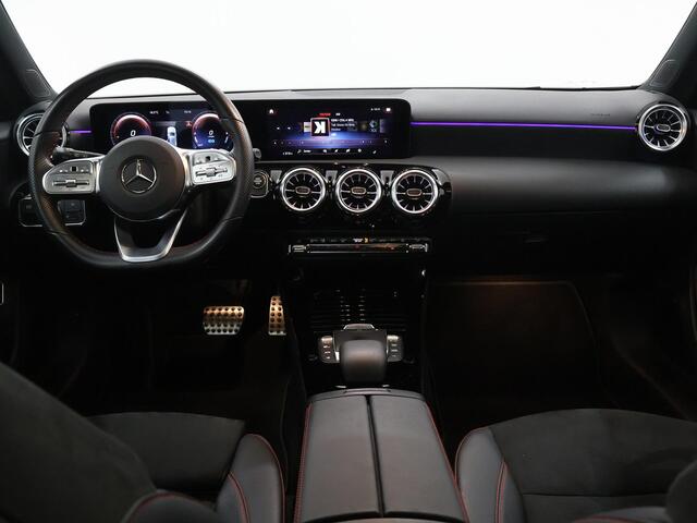 Mercedes-Benz A-KLASSE 250 e AMG Line | Night | Panoramadak | Widescreen | Stoelverwarming | Achteruitrijcamera | Sfeerverlichting |