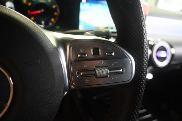 Mercedes-Benz A-KLASSE 200 AMG pakket sfeer verlichting