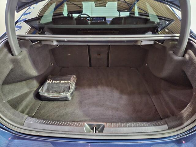 Mercedes-Benz A-KLASSE 180 Business Solution AMG / Panoramadak / Night Pakket / Sfeerverl. / NL Auto