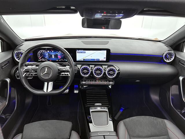 Mercedes-Benz A-KLASSE 180 Star Edition AMG Line | Nightpakket | Dodehoekassistent | Smartphone integratie | KEYLESS GO | 19 inch AMG velgen | Sfeerverlichting | Verwarmde stoelen vooraan | Panoramaschuifdak |