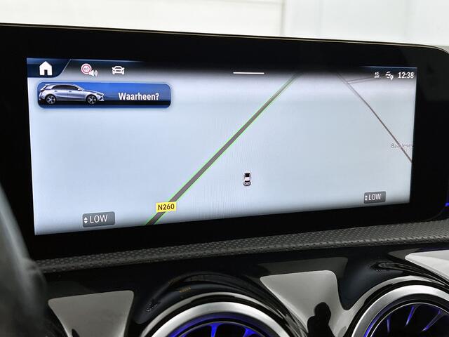 Mercedes-Benz A-KLASSE 180 Star Edition AMG Line | Nightpakket | Dodehoekassistent | Smartphone integratie | KEYLESS GO | 19 inch AMG velgen | Sfeerverlichting | Verwarmde stoelen vooraan | Panoramaschuifdak |