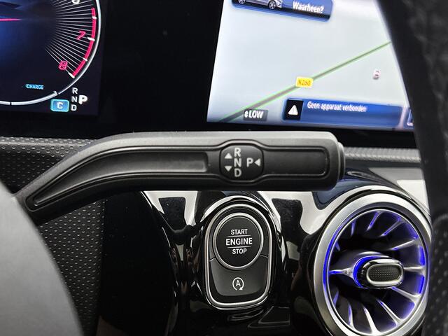 Mercedes-Benz A-KLASSE 180 Star Edition AMG Line | Nightpakket | Dodehoekassistent | Smartphone integratie | KEYLESS GO | 19 inch AMG velgen | Sfeerverlichting | Verwarmde stoelen vooraan | Panoramaschuifdak |