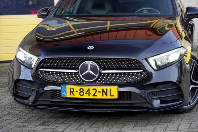 Mercedes-Benz A-KLASSE 180 Business Solution AMG BJ2022 Lmv 18" | Led V+A | Pdc | Navi | Achteruitrijcamera | Dashboard verlichting | Virtual cockpit | Climate control | Cruise control | Sportstoelen | Verwarmde voorstoelen | Zwarte hemel | Extra getint glas