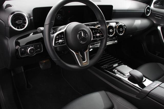 Mercedes-Benz A-KLASSE 180 136pk DCT Progressive Navigatie Parkeersensoren Camera Cruise Control Stoelverwarming Ledverlichting Climate Control
