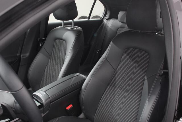 Mercedes-Benz A-KLASSE 180 136pk DCT Progressive Navigatie Parkeersensoren Camera Cruise Control Stoelverwarming Ledverlichting Climate Control