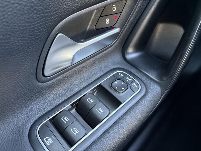 Mercedes-Benz A-KLASSE 180 Business Solution | Navigatie | Camera | Stoelverwarming | Cruise Control | Climate Control |