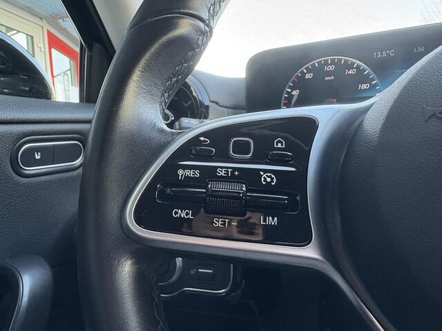 Mercedes-Benz A-KLASSE 180 Business Solution | Navigatie | Camera | Stoelverwarming | Cruise Control | Climate Control |