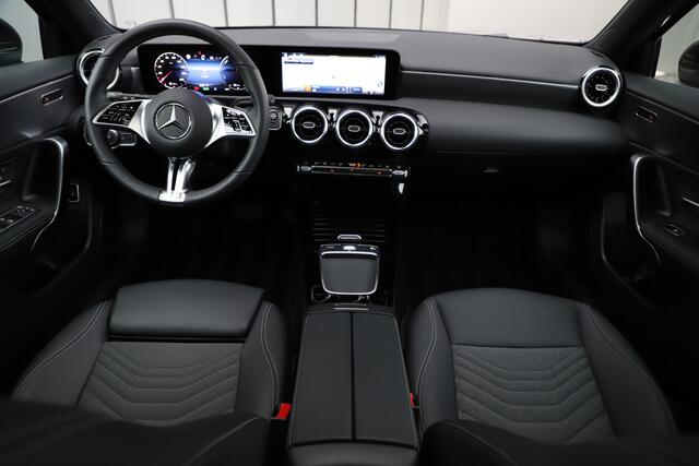 Mercedes-Benz A-KLASSE 250e Business Solution | 218PK | Pano | Multibeam | Widescreen | Stoel/Stuurwielverw. | Distronic+ | Standkachel |
