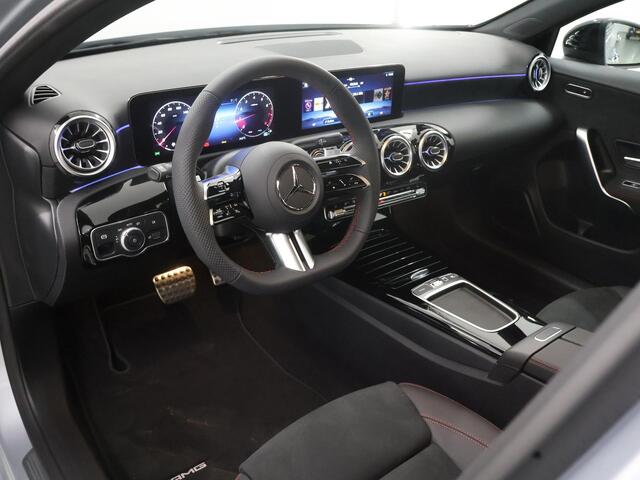 Mercedes-Benz A-KLASSE 180 Business Solution AMG | Panoramaschuifdak | Stoelverwarming | Achteruitrijcamera | MULTIBEAM LED |