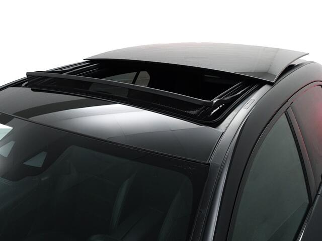 Mercedes-Benz A-KLASSE 200 AMG Premium Plus Aut- Panoramadak, Sfeerverlichting, 360 Camera, Night Edition Package, Xenon Led