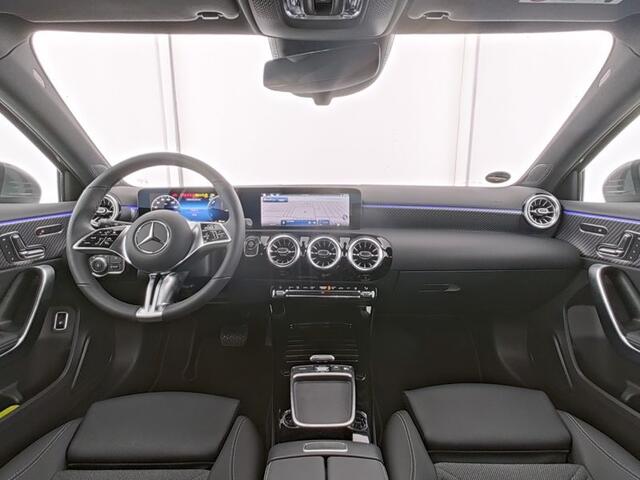 Mercedes-Benz A-KLASSE 250 e Plug-In Hybride Panorama Schif-Kanteldak | Sfeerverlichting | Memory Voorstoelen | Stuur en Stoelverwarming. Inclusief 24 maanden Mercedes-Benz Certified garantie voor Europa.