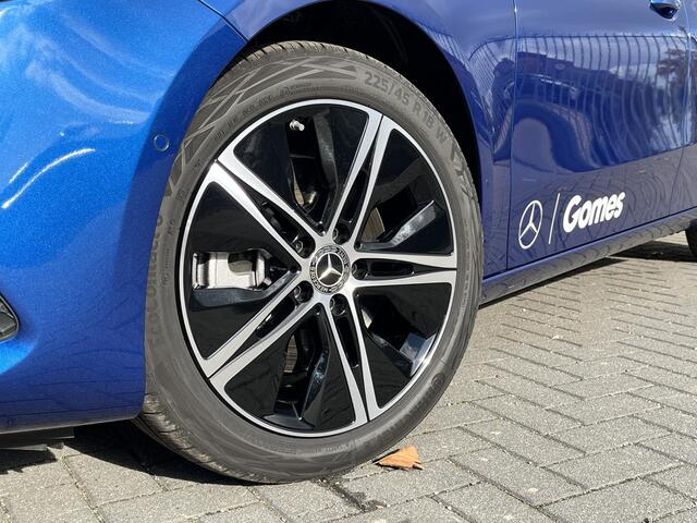 Mercedes-Benz A-KLASSE 250 e Star Edition Luxury Line | Panoramadak | Night Pakket | Dodehoekassistent | MULTIBEAM LED Koplampen | Sfeerverlichting | Stoelverwarming | Sierdelen Aluminium | Elektrisch Inklapbare Buitenspiegels | Achteruitrijcamera | Parkeersensoren