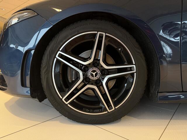 Mercedes-Benz A-KLASSE 180 Business Solution Automaat / AMG styling / 18"LM / LED / Navi / Camera