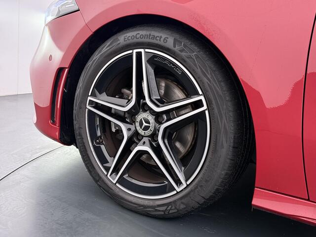 Mercedes-Benz A-KLASSE 180 Business Solution AMG Panoramadak | Memory | Camera | Stoelverwarming |