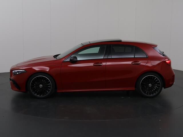 Mercedes-Benz A-KLASSE 180 Business Solution AMG | Night pakket | 19 inch velgen | Panoramadak | Keyless entry |