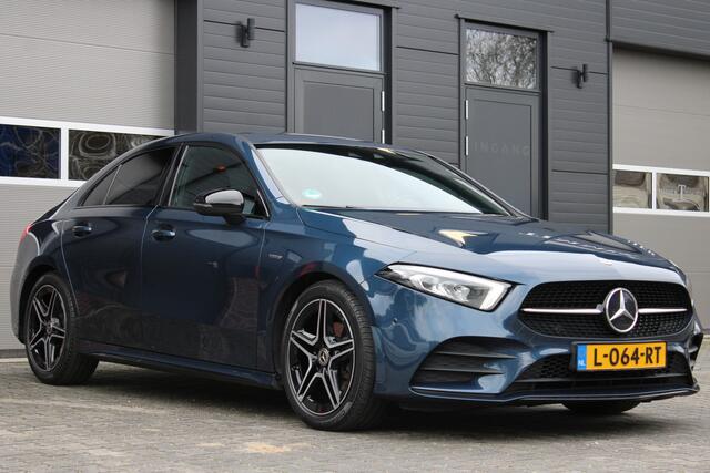 Mercedes-Benz A-KLASSE 180 Business Solution AMG Night Edition - Sfeerverlichting - Achteruitrij camera Hooglans shadowline delen - Keurig nette auto