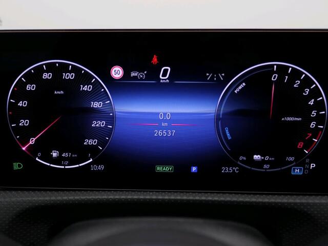 Mercedes-Benz A-KLASSE 250 e Luxury Plug-In Hybride | Trekhaak | Panoramadak | Distronic | Sfeerverlichting | CarPlay | Keyless Go | Inclusief 24 maanden Mercedes-Benz Certified garantie voor Europa.