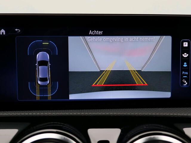 Mercedes-Benz A-KLASSE 250 e Luxury Plug-In Hybride | Trekhaak | Panoramadak | Distronic | Sfeerverlichting | CarPlay | Keyless Go | Inclusief 24 maanden Mercedes-Benz Certified garantie voor Europa.