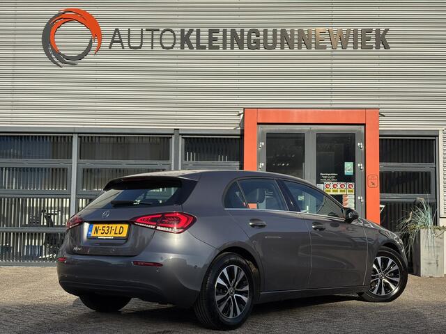 Mercedes-Benz A-KLASSE 180 Business Solution / Applecarplay Android Auto / Digital Cockpit / Stoelverwarming /