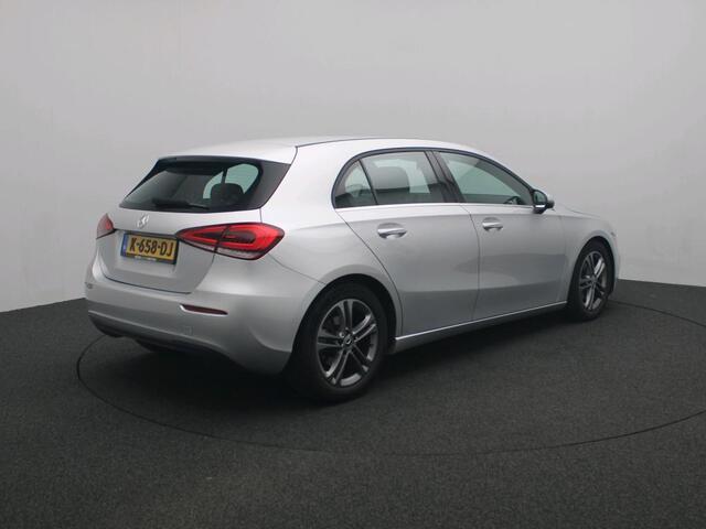 Mercedes-Benz A-KLASSE 160 Handgeschakeld Ledkoplampen | Achteruitrijcamera | Inclusief 24 maanden MB Certified garantie voor Europa.