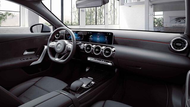 Mercedes-Benz A-KLASSE 180 Business Solution AMG | Panoramadak | Achteruitrijcamera | Apple Carplay | Stoelverwarming | Getint glas |