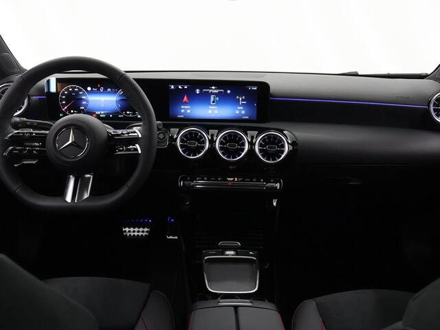 Mercedes-Benz A-KLASSE 250e Business Solution AMG | Panoramaschuifdak | Stoelverwarming | Achteruitrijcamera | MULTIBEAM LED | Night Pakket |