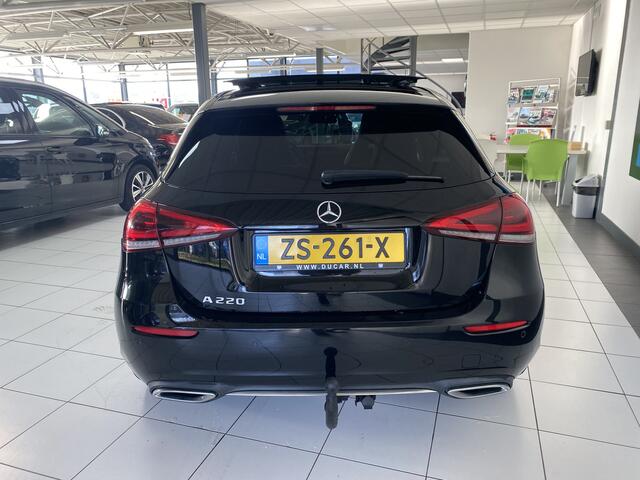 Mercedes-Benz A-KLASSE 220 Launch Edition Premium Panoramadak / Leer / Trekhaak /19 inch velgen