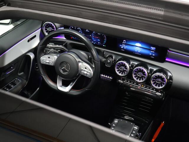 Mercedes-Benz A-KLASSE 250 e Business Solution AMG Limited [TREKHAAK INKLAPBAAR, SCHUIFKANTELDAK, APPLE CARPLAY, ANDROID, SFEERVERLICHTING, CAMERA, ADAPTIVE CRUISE, STOELVERWARMING, PDC V+A, HALF LEDER, CLIMATE, NIEUWSTAAT]