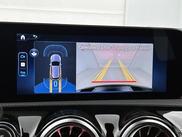 Mercedes-Benz A-KLASSE 250 e Business Solution AMG | Panoramaschuifdak | Stoelverwarming | Multibeam LED | Smartphone integratie | Sfeerverlichting 64 kleuren | Extra USB-poorten |
