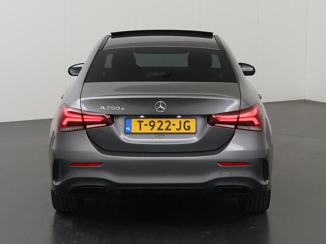Mercedes-Benz A-KLASSE 250 e Advantage | Night | Panoramadak | Burmester | Sfeerverlichting | Stoelverwarming |