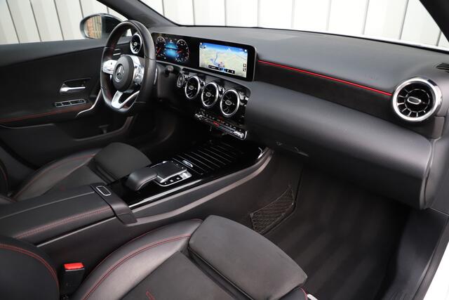 Mercedes-Benz A-KLASSE 200 AMG Aut7 | 163PK | Pano | Led | Stoelverwarming | Clima | Apple-carplay | Camera | Widescreen | 2018.