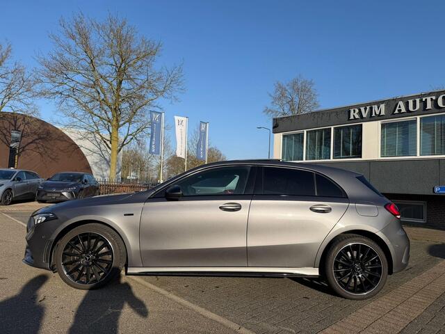 Mercedes-Benz A-KLASSE 250 e Business Solution AMG Limited BOMVOL! | PANO | BURMESTER| MEMORY STOELEN| ELEK. TREKHAAK| ADAP. CRUISE/ DISTRONIC | SFEERVERLICHTING | All season banden |