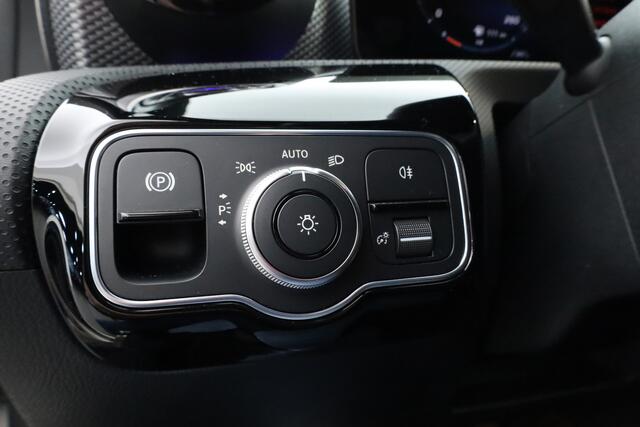 Mercedes-Benz A-KLASSE 250 e Business Solution Luxury Limited | Elek. Trekhaak | Leder | Stoelverw. | Navi | Camera | All Season | Cruise Control | 17''