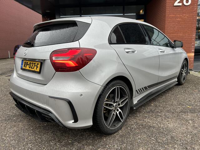 Mercedes-Benz A-KLASSE 180 AMG Night pakket // FULL LED // NAVI // PANO/SCHUIFKANTELDAK // PDC V+A // CRUISE