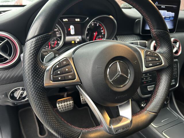 Mercedes-Benz A-KLASSE 180 AMG Night pakket // FULL LED // NAVI // PANO/SCHUIFKANTELDAK // PDC V+A // CRUISE