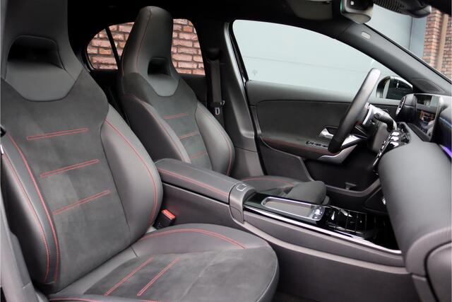 Mercedes-Benz A-KLASSE 180 AMG Line Aut7 | Facelift | Panoramadak | Verwarmd Stuurwiel | Trekhaak | Camera | Keyless Go | Widescreen | Sfeerverlichting | Stoelverwarming | High Perf. LED |