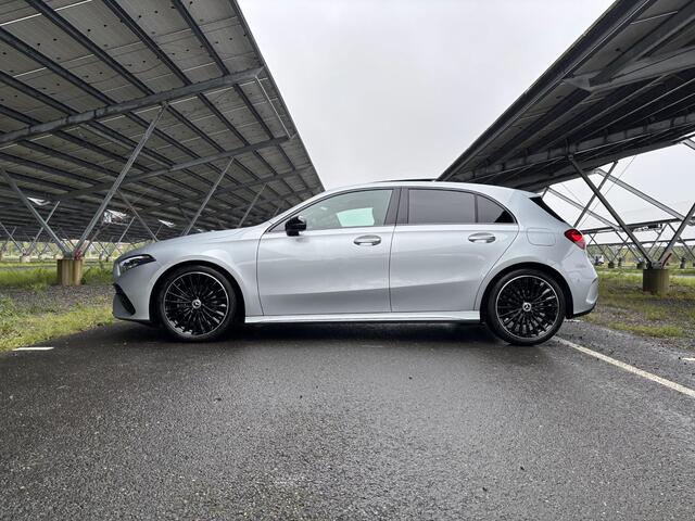 Mercedes-Benz A-KLASSE 180 Business Solution AMG | Night | Panoramaschuifdak | Achteruitrijcamera | Sfeerverlichting | MULTIBEAM LED | 19 inch AMG-velgen |