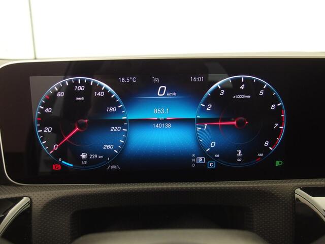 Mercedes-Benz A-KLASSE 180 Business Solution AMG WIDESCREEN / FULL LED / CARPLAY / CAMERA / STOELVERW / NAVI / CLIMA / PDC / NL-AUTO