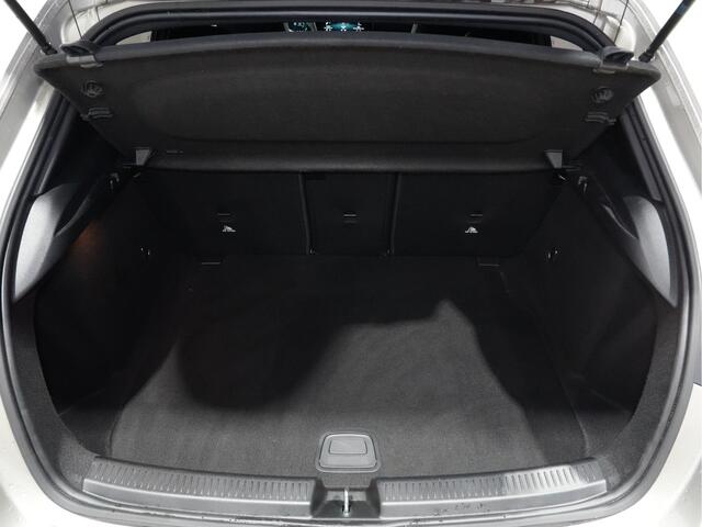 Mercedes-Benz A-KLASSE 180 Business Solution AMG Navigatie Camera Stoelverwarming Pdc Acc Carplay 238