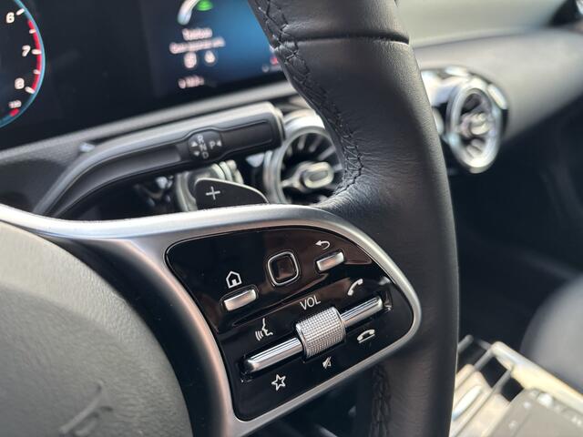 Mercedes-Benz A-KLASSE 180 Luxury Line Automaat Full LED / Navigatie / Camera