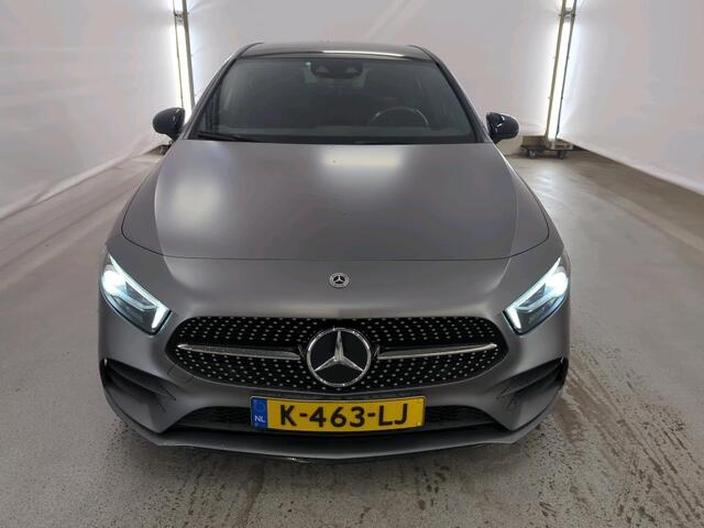 Mercedes-Benz A-KLASSE 180 AMG Panoramadak Sfeerverlichting Camera Elektr.-Stoelen Leer/Alcantara