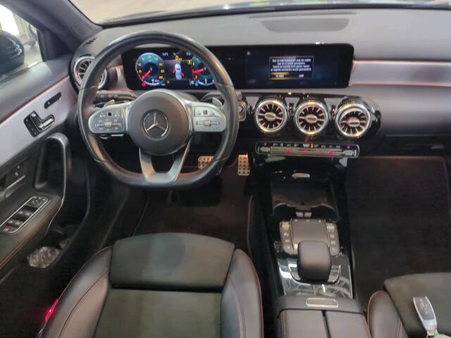 Mercedes-Benz A-KLASSE 180 AMG Panoramadak Sfeerverlichting Camera Elektr.-Stoelen Leer/Alcantara